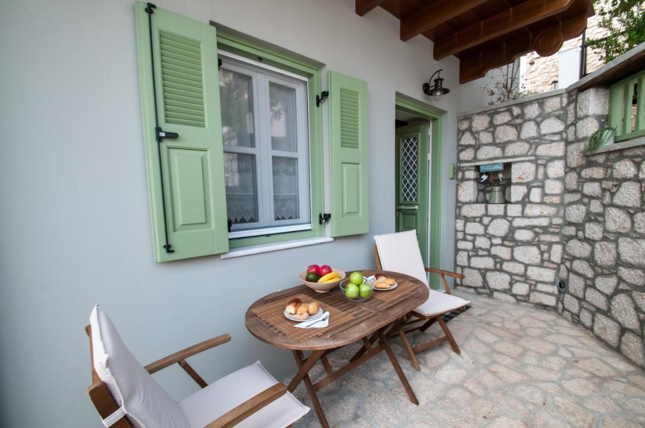 Luca'S Houses Chalki Town Extérieur photo