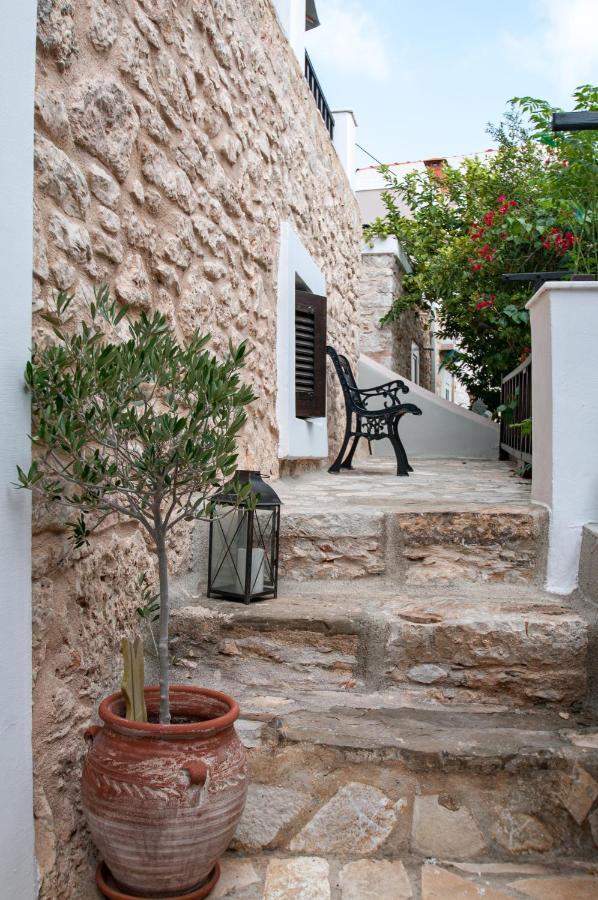 Luca'S Houses Chalki Town Extérieur photo