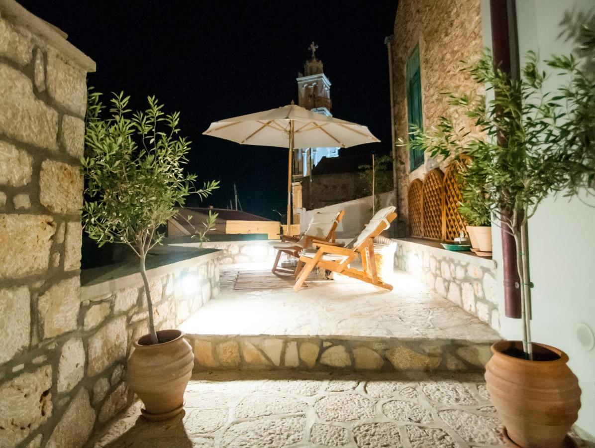 Luca'S Houses Chalki Town Extérieur photo