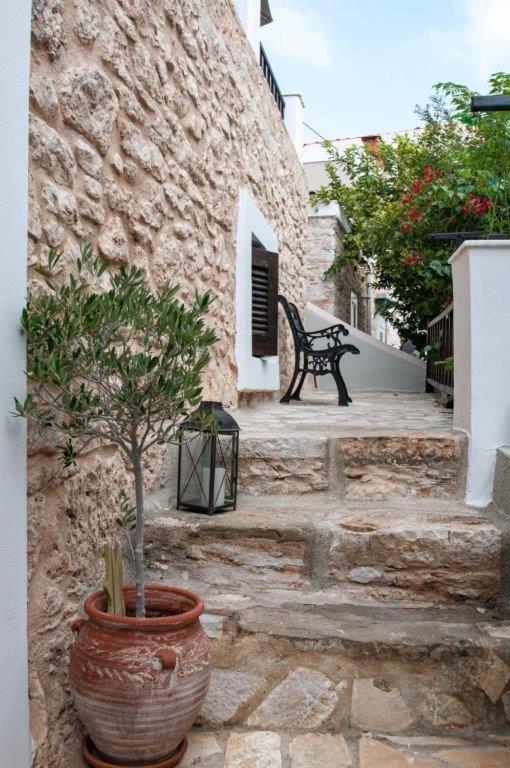 Luca'S Houses Chalki Town Extérieur photo